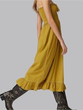 Urban Outfitters - Strapless Ruffle-Hem Dress